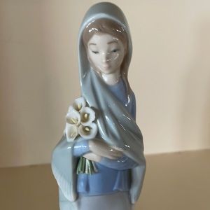 Lladro girl with calla Lilly’s